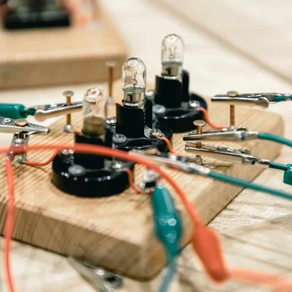 Licensed electrical services in Toronto and GTA by MAH Contracting